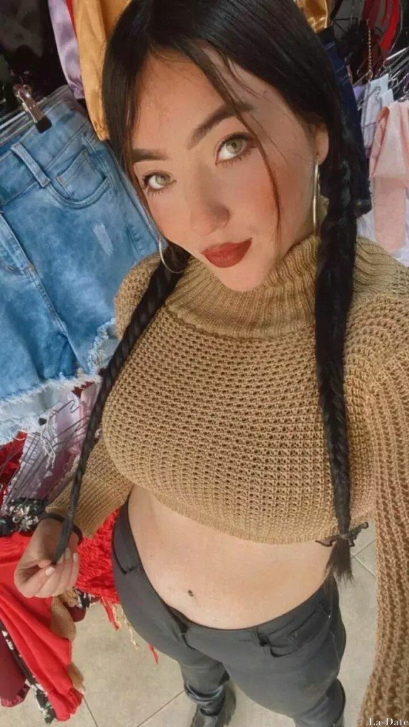 Estefany, 21
