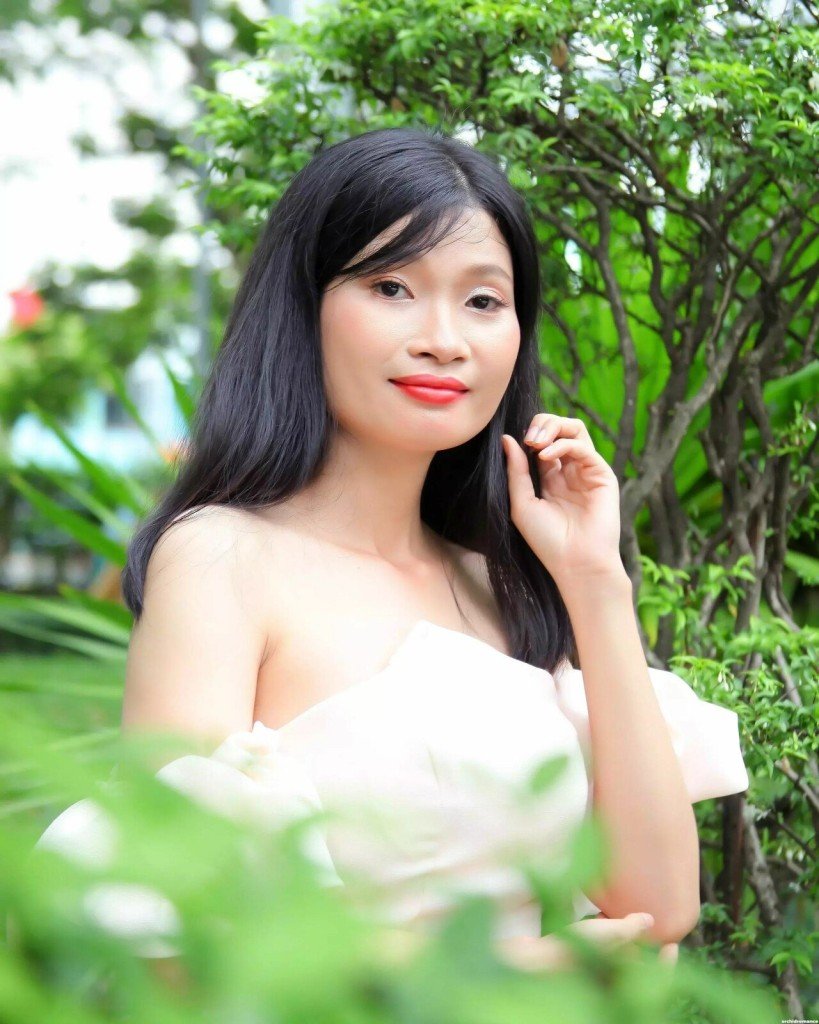 Le Thi Ngoc Tuyen, 24