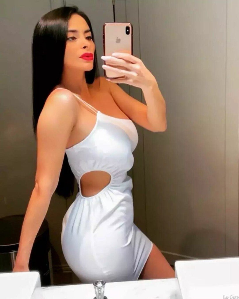 Daniela, 34