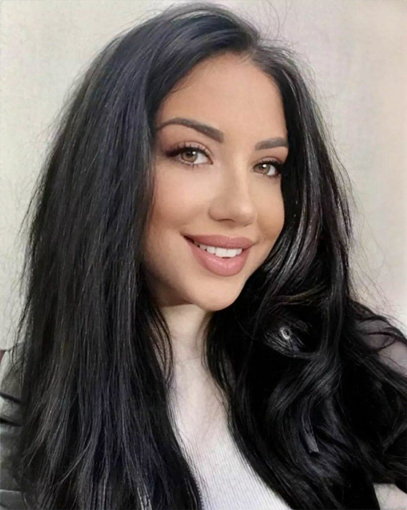 Greta, 23
