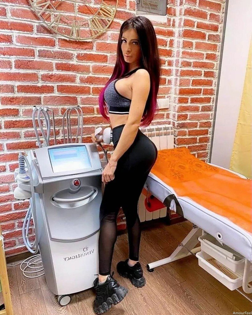 Anna, 28