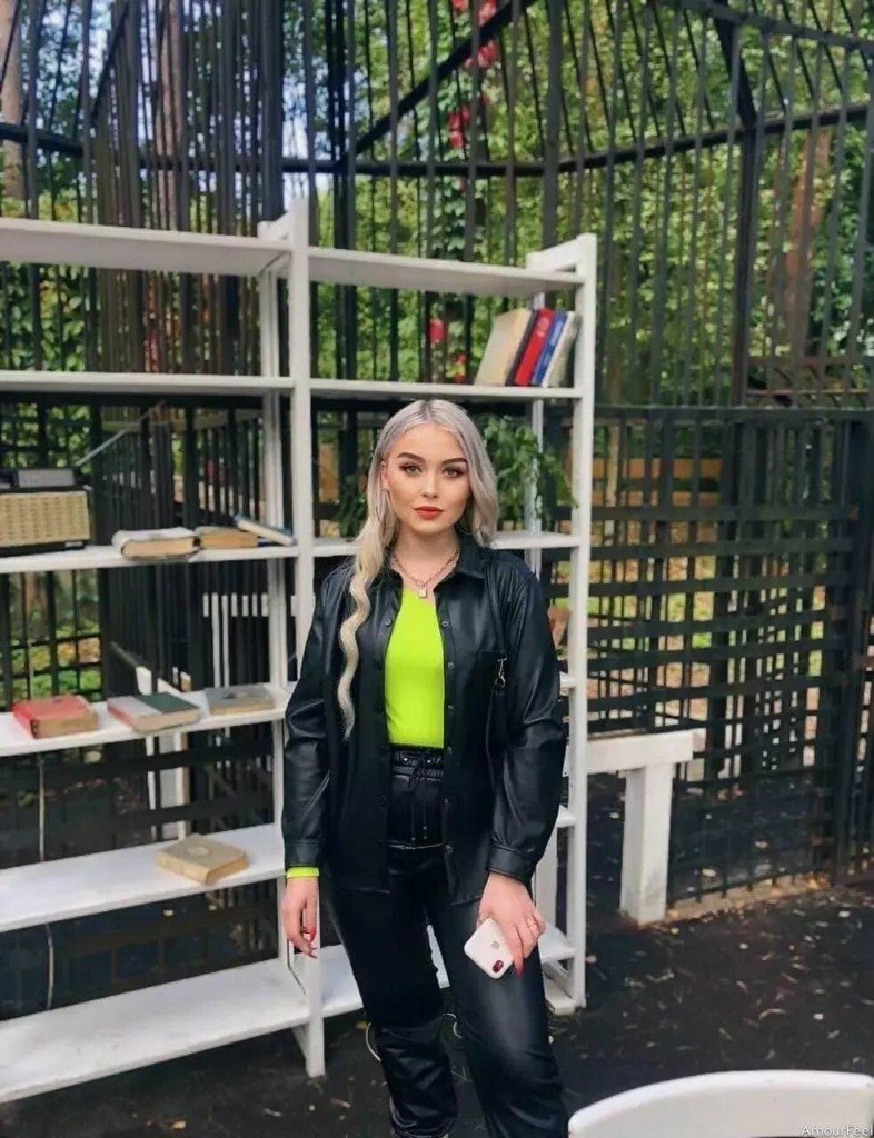 Polina, 23