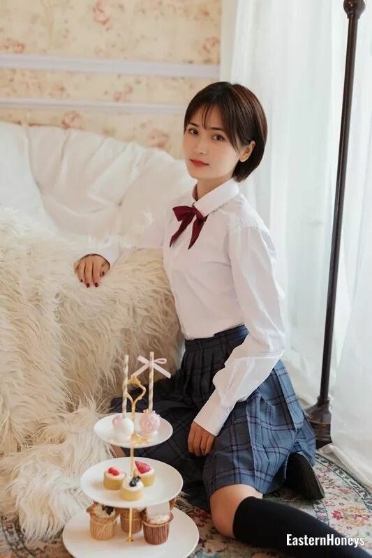 Xiaohong, 26